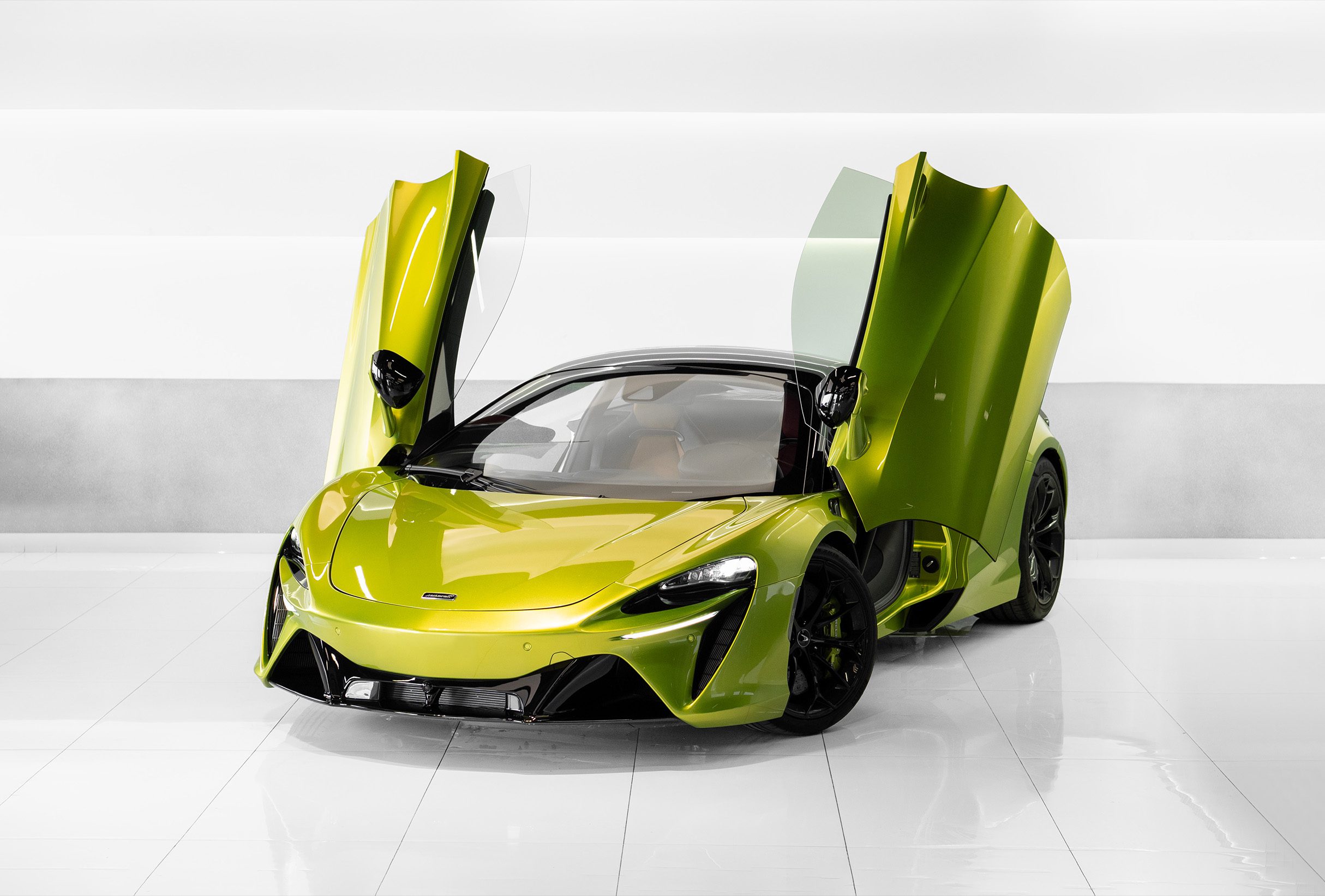 Rent mclaren artura green in dubai 1 Artura